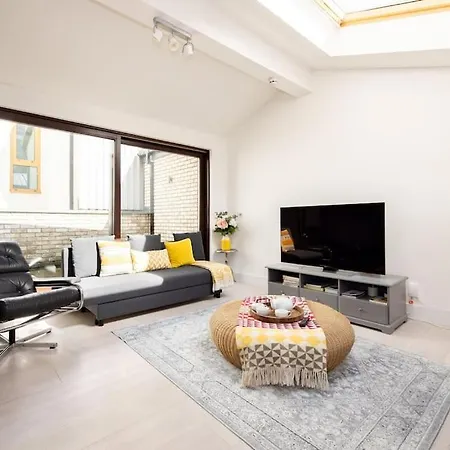 Modern Central 3 Bedroom Townhouse By Wild Roses Лондон Экстерьер фото