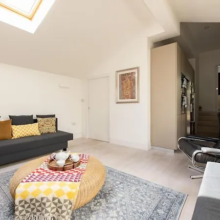 Modern Central 3 Bedroom Townhouse By Wild Roses Лондон Экстерьер фото