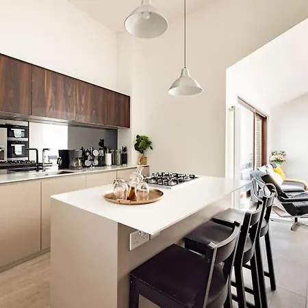 Modern Central 3 Bedroom Townhouse By Wild Roses Лондон Экстерьер фото