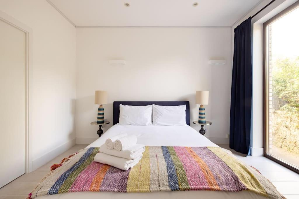 Modern 3 Bedroom Townhouse By Wild Roses Hébergement de vacances *