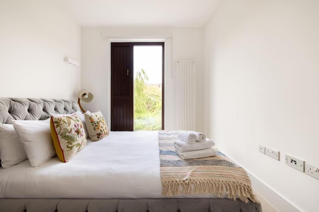 Modern 3 Bedroom Townhouse By Wild Roses Дом отдыха Лондон